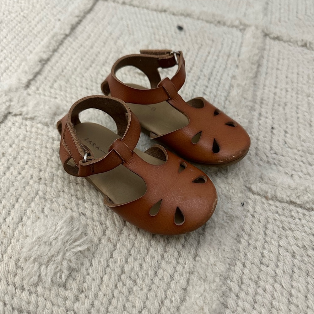 Zara Sandals size 20 (equivalent to a size 5)